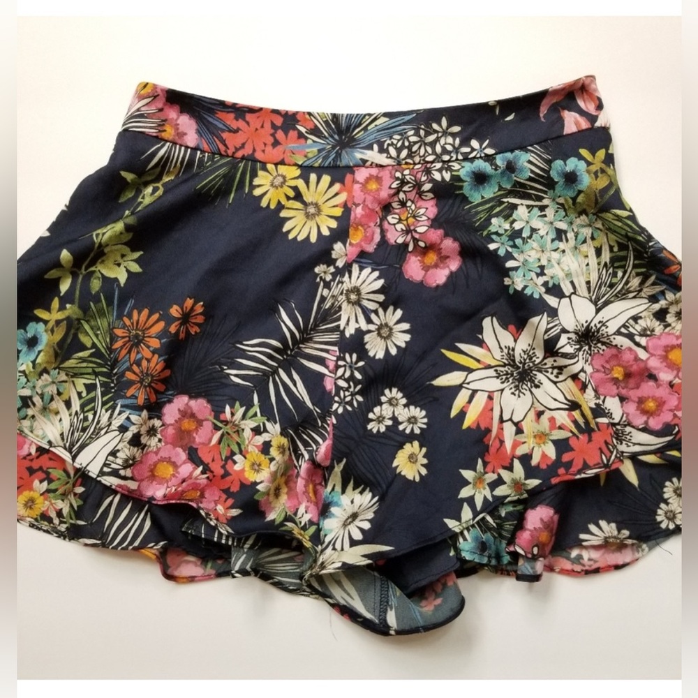 NWOT ZARA BASIC silky floral navy blue shirts with side zip Size Medium